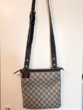 Authentic GUCCI crossbody bag